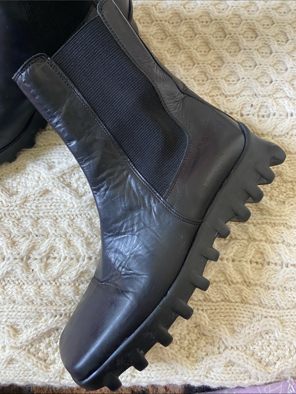 Donald J. Pliner Black Leather Lug-Sole Chelsea Boots 7.5 - Picture 2 of 16